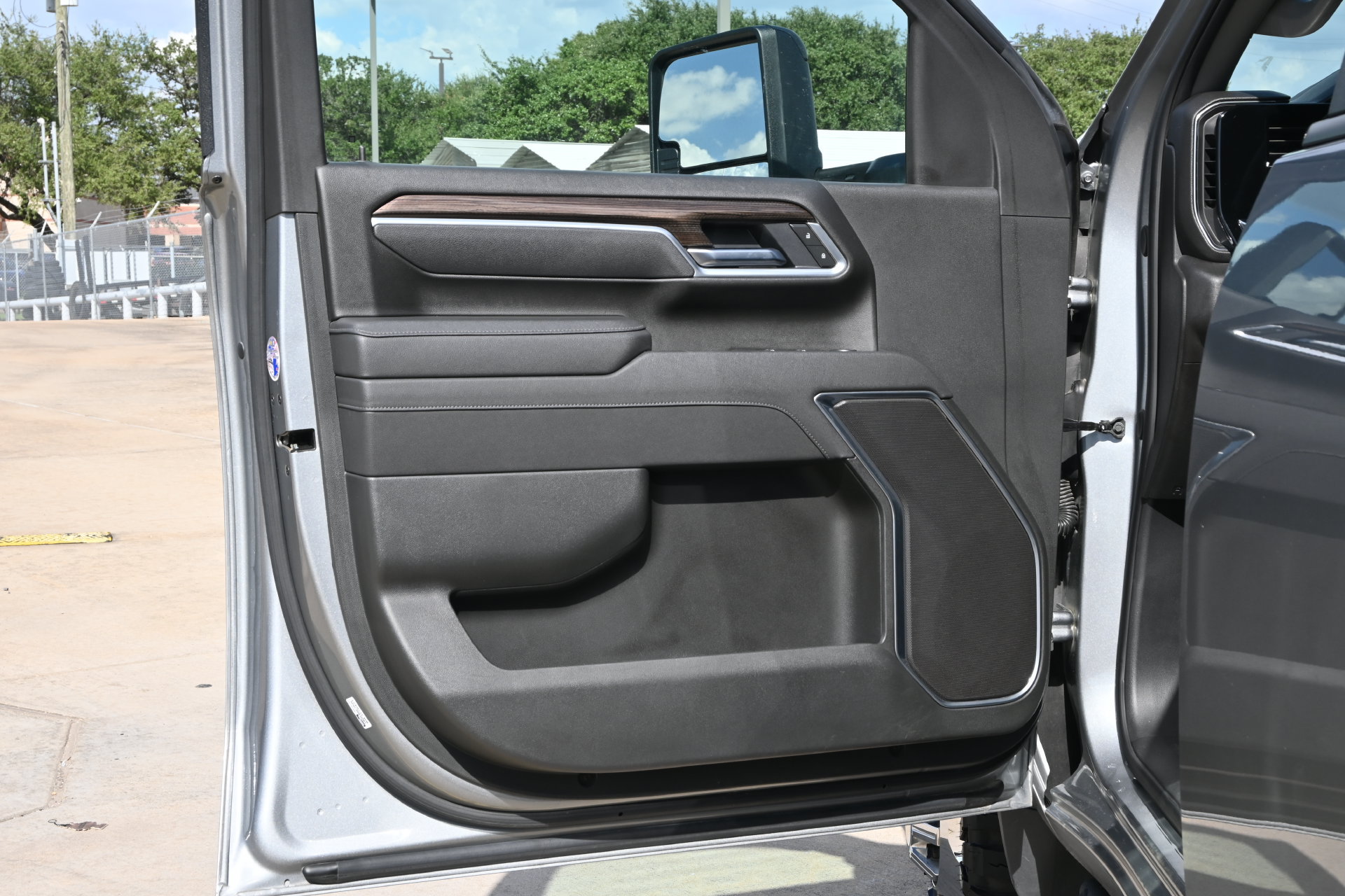 Used 2025 Chevrolet Silverado 3500 LT AWD/4WD image 19