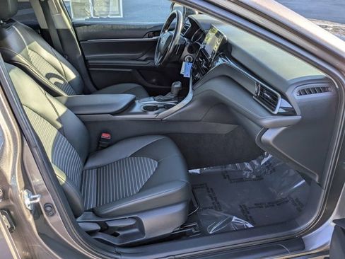 Used 2023 Toyota Camry SE image 5