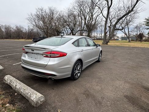Used 2017 Ford Fusion SE w/ Equipment Group 201A image 4