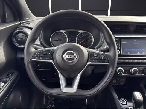 Used 2020 Nissan Kicks S image 16