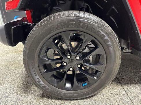 Used 2022 Jeep Wrangler Unlimited Sahara image 4