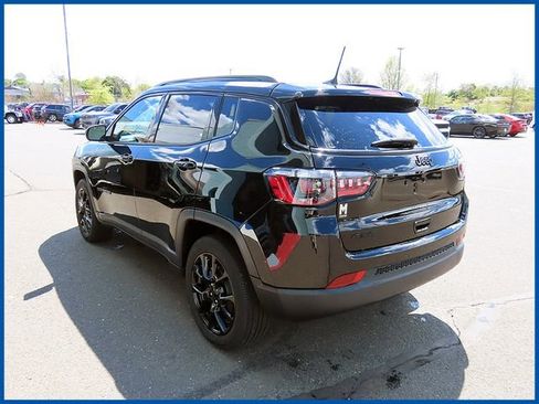 Used 2023 Jeep Compass Latitude w/ Sun and Sound Group AWD/4WD image 5