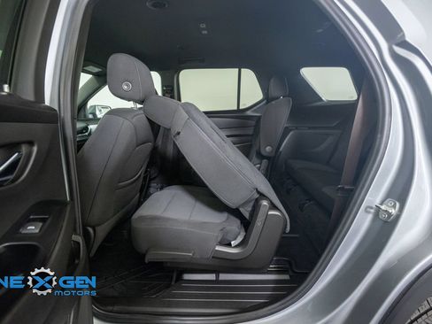 Used 2023 Chevrolet Traverse LT w/ LPO, Floor Liner Package AWD/4WD image 29