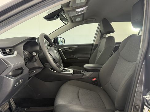 Used 2022 Toyota RAV4 XLE AWD/4WD image 14