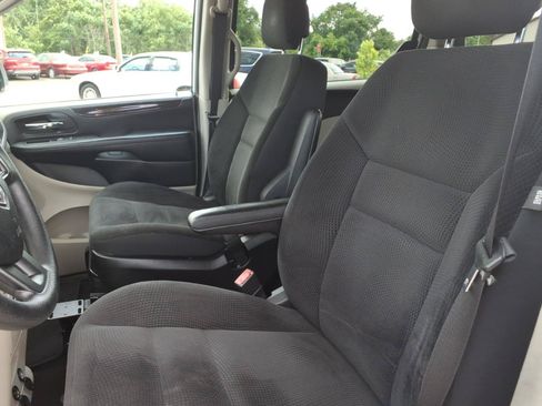Used 2018 Dodge Grand Caravan SE w/ UConnect Hands-Free Group FWD image 4