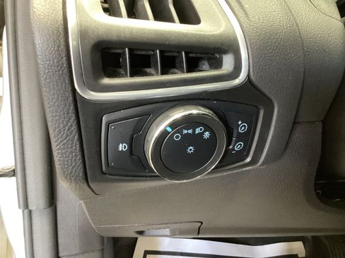 Used 2012 Ford Focus Titanium FWD image 18