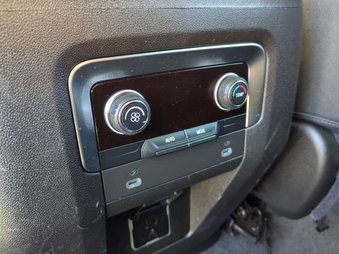 Used 2021 Chevrolet Suburban LT image 18