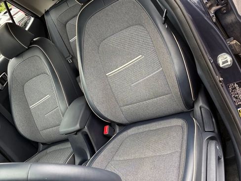 Used 2021 Hyundai Venue FWD image 18