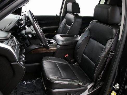 Used 2016 Chevrolet Suburban LT image 9
