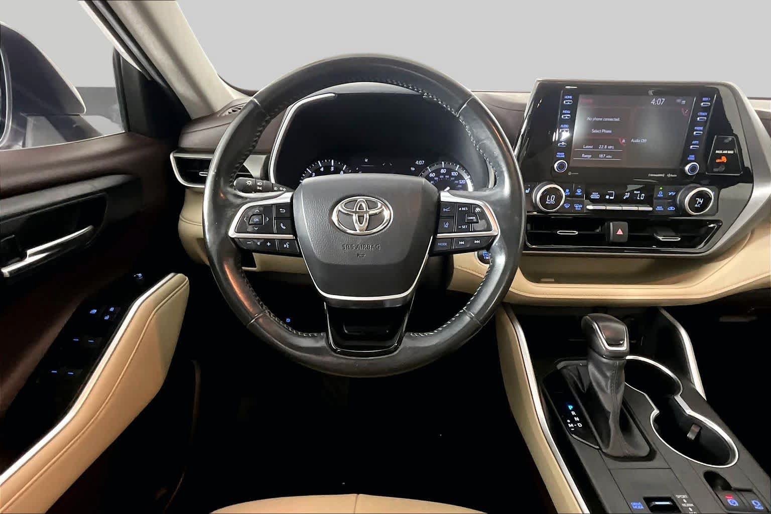 Used 2021 Toyota Highlander XLE FWD image 6