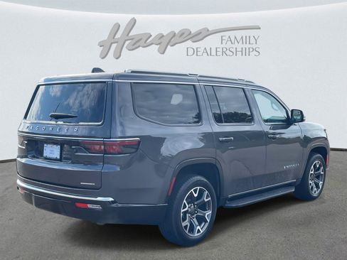 Used 2024 Jeep Wagoneer Series III image 32