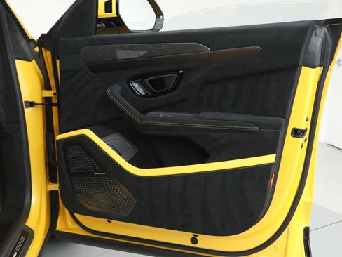 Used 2023 Lamborghini Urus Performante image 15