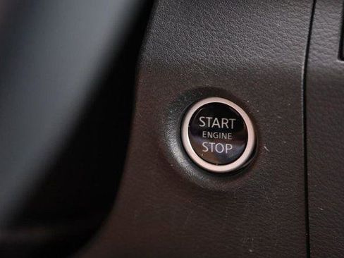 Used 2025 Nissan Frontier SV w/ SV Convenience Package RWD image 14