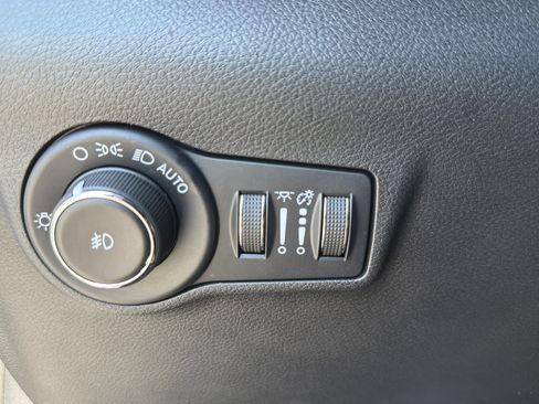 Used 2022 Jeep Compass Limited w/ Sun and Sound Group AWD/4WD image 36