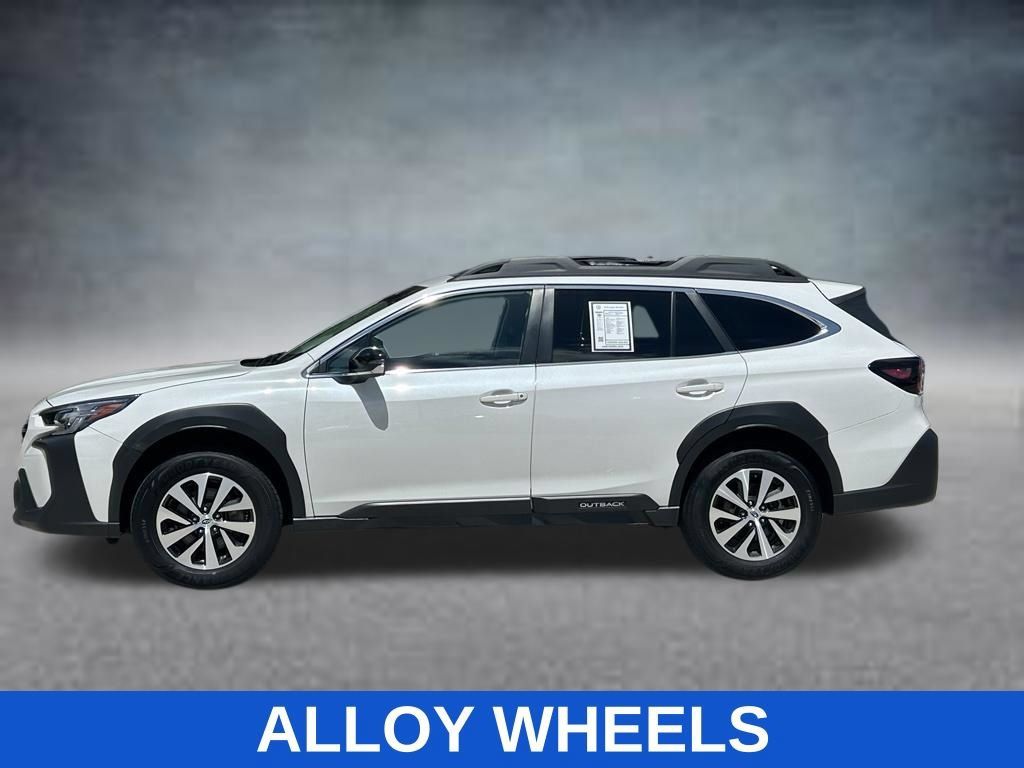 Used 2025 Subaru Outback Premium AWD/4WD image 3