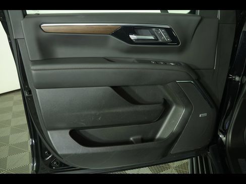 Used 2025 Chevrolet Tahoe High Country image 23