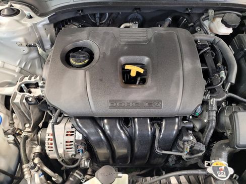 Used 2020 Kia Forte LXS FWD image 30