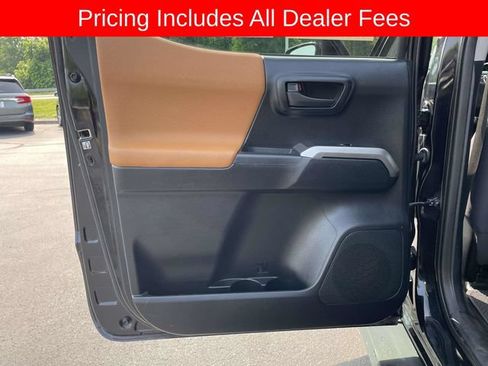 Used 2016 Toyota Tacoma SR5 w/ Towing Package RWD image 12
