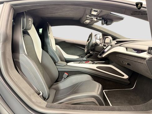 Used 2024 Lamborghini Revuelto AWD/4WD image 48
