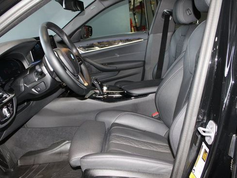 Used 2023 BMW 530i xDrive w/ Convenience Package image 15