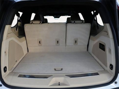 Used 2024 Cadillac Escalade ESV Premium Luxury image 12
