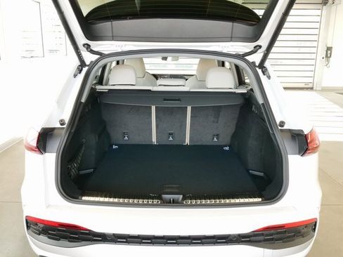 New 2025 Audi Q5 Prestige image 13