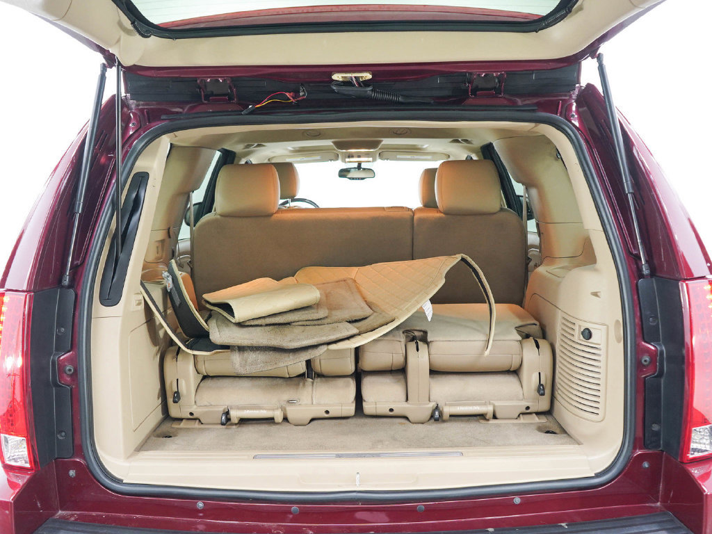 Used 2011 Cadillac Escalade Luxury AWD/4WD image 16
