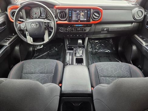 Certified 2017 Toyota Tacoma TRD Sport image 17