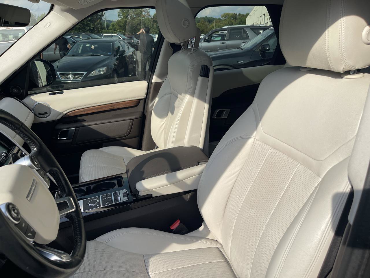 Used 2017 Land Rover Discovery HSE AWD/4WD image 26