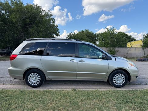 Used 2007 Toyota Sienna LE FWD image 1