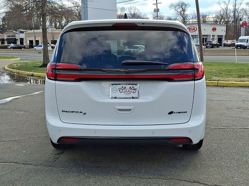 Used 2024 Chrysler Pacifica Select image 7