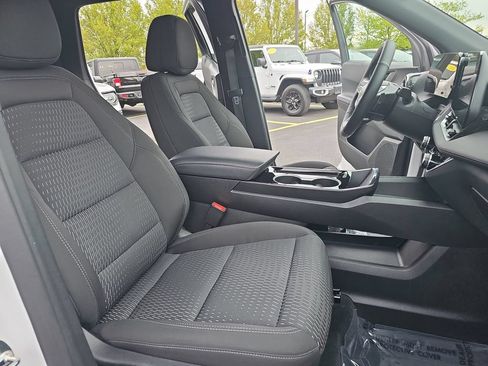 Used 2025 Chevrolet Equinox LT AWD/4WD image 10