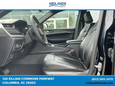 Used 2025 Jeep Grand Cherokee Limited AWD/4WD image 13