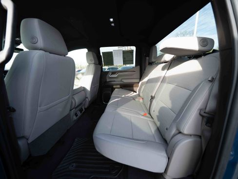 Used 2024 Chevrolet Silverado 1500 LT w/ Z71 Off-Road Package image 23