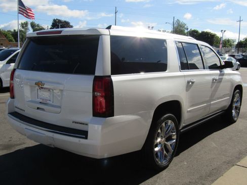 Used 2020 Chevrolet Suburban Premier AWD/4WD image 5