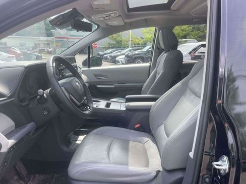 Used 2023 Toyota Sienna Limited AWD/4WD image 19
