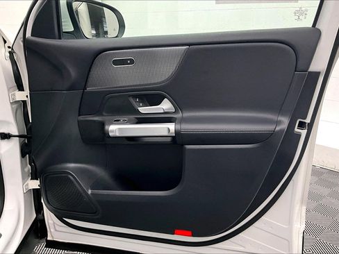 Used 2022 Mercedes-Benz GLB 250 image 25