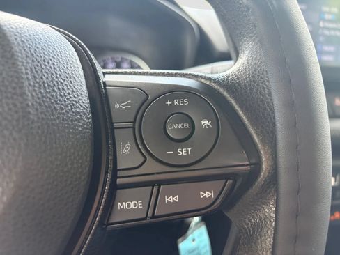 Used 2021 Toyota RAV4 LE AWD/4WD image 28