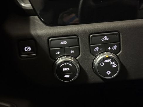 Used 2024 GMC Sierra 1500 SLE w/ Preferred Package AWD/4WD image 19