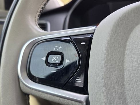 Used 2020 Volvo XC90 T6 Momentum image 27