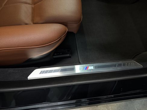 Used 2025 BMW i7 xDrive60 w/ Executive Package image 33