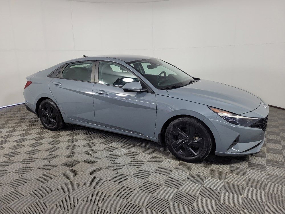Used 2021 Hyundai Elantra SEL w/ Convenience Package FWD image 11
