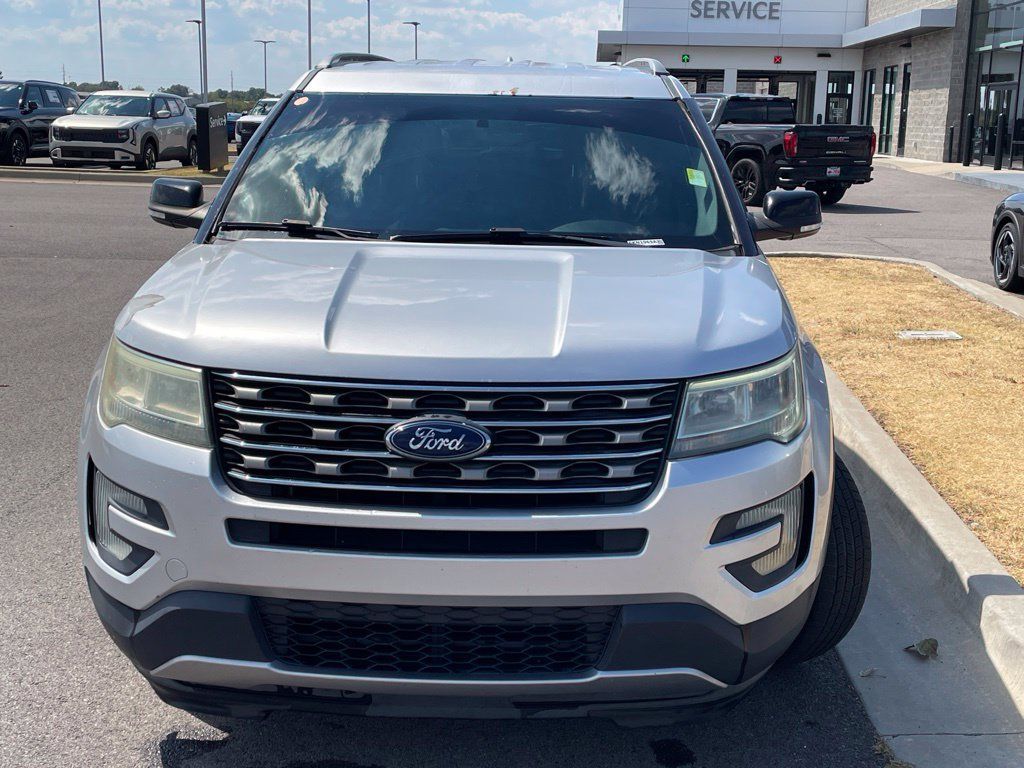 Used 2016 Ford Explorer XLT AWD/4WD image 2