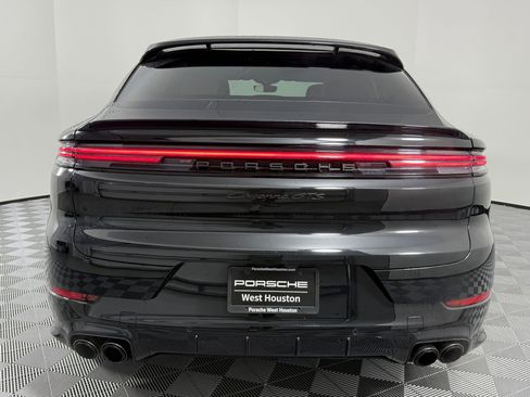Used 2025 Porsche Cayenne GTS image 10
