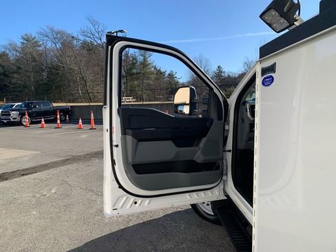 Used 2024 Ford F550 4x4 Regular Cab Super Duty image 30