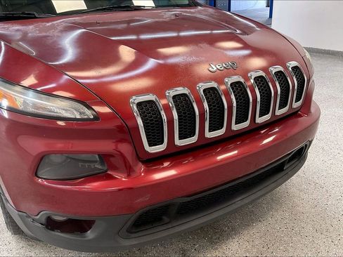 Used 2016 Jeep Cherokee Latitude w/ Comfort/Convenience Group FWD image 28