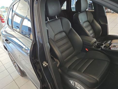 Used 2025 Porsche Macan image 25