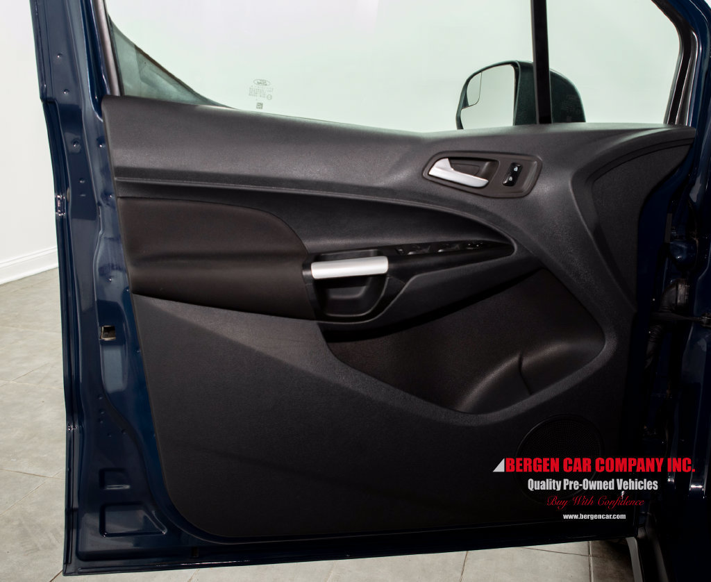 Used 2017 Ford Transit Connect XLT FWD image 11