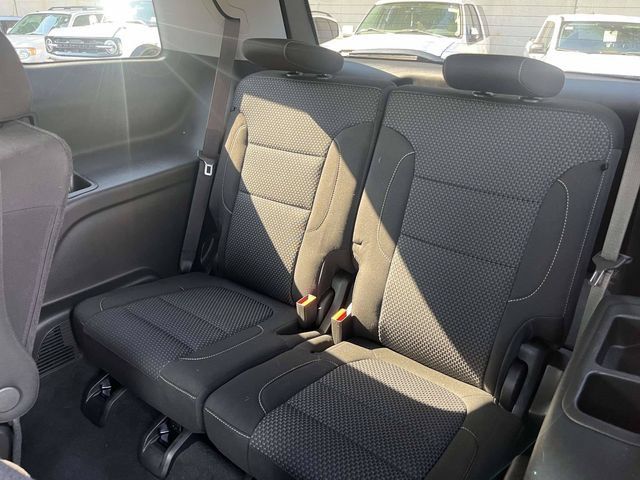 Used 2023 GMC Acadia SLE FWD image 16