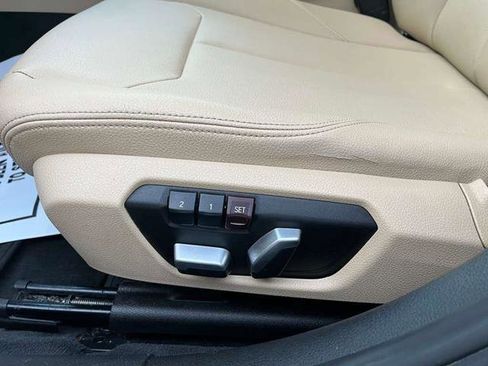 Used 2017 BMW 320i 320i Sedan image 16